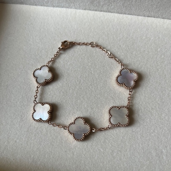 18k Gold Plated Charm Bracelet - Picture 1 of 3